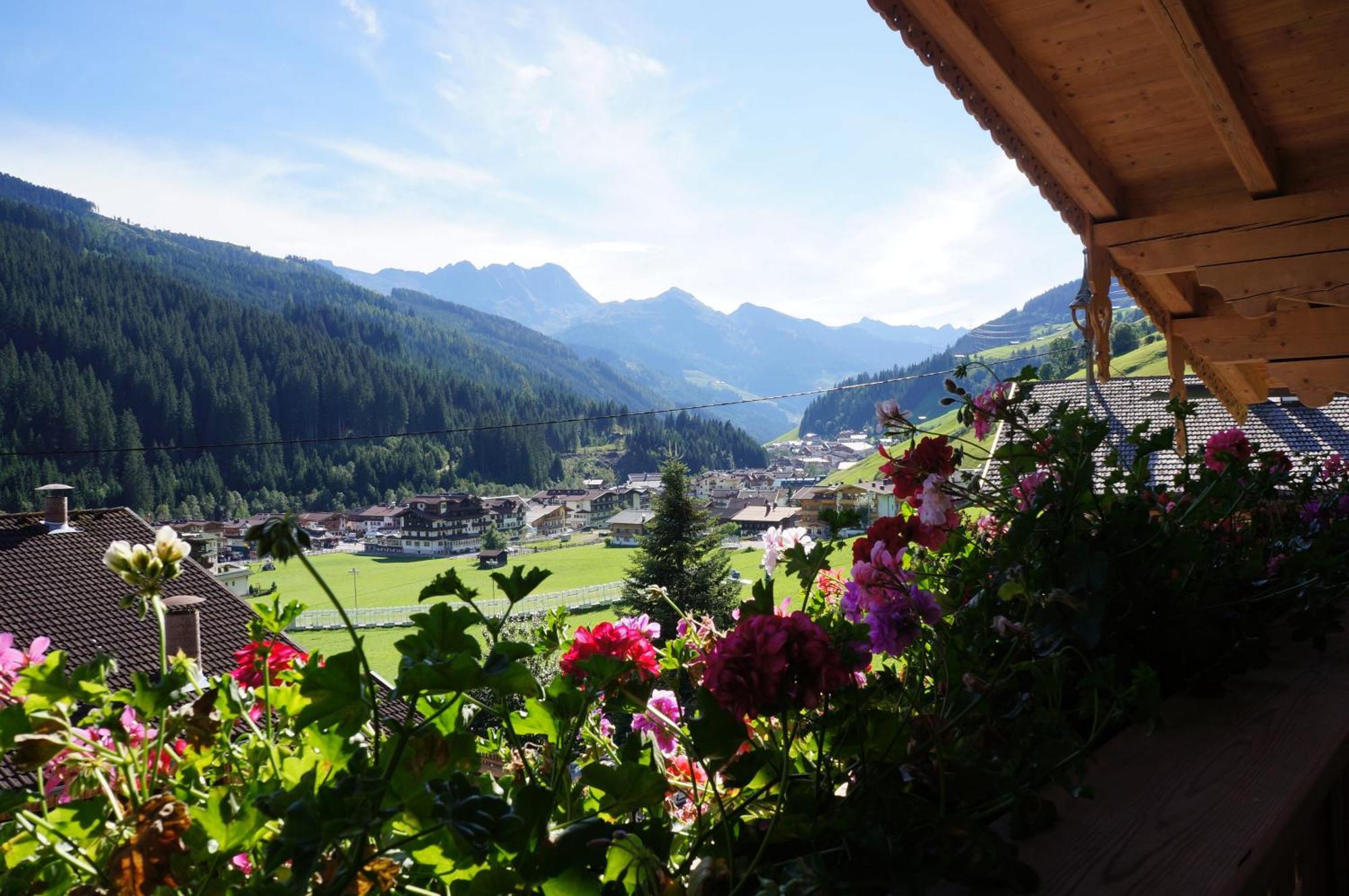 Haus Dorfblick Hotel Gerlos Exterior photo